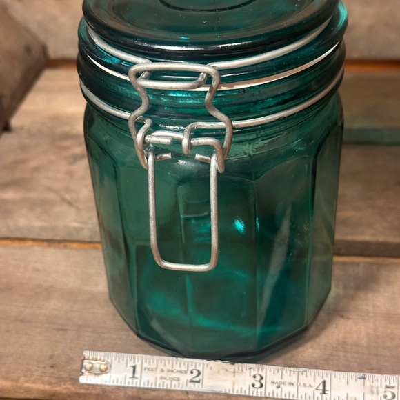 Vintage Teal Green Clamped Lidded Jar 5.75" tall and 4" wide Trigger and Bail - Picture 9 of 9
